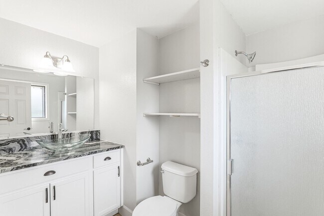 Building Photo - Spacious 4-Bedroom Chemawa Park Home with Fireplace, Bonus Room & Large Yard