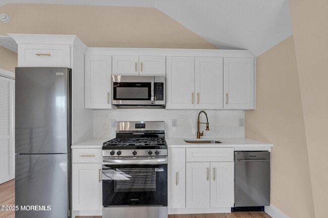 Building Photo - 39 Sea Drift Ave