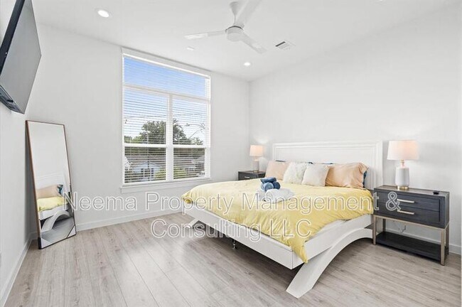 Building Photo - 6825 Cadillac St