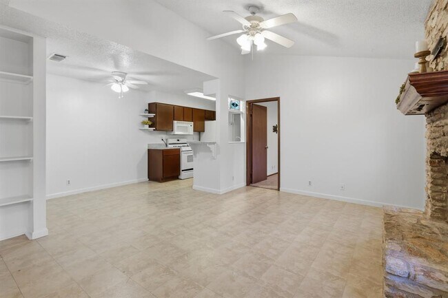 Building Photo - 12416 Deer Falls Dr