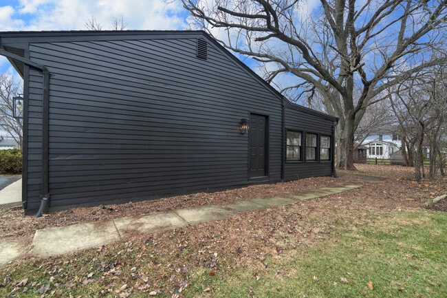 Building Photo - 2309 Sudbury Ln