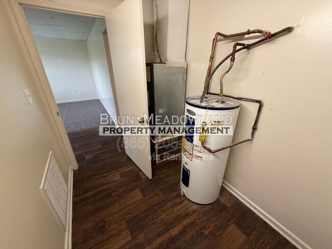 Building Photo - 1921 Meadowland Ln