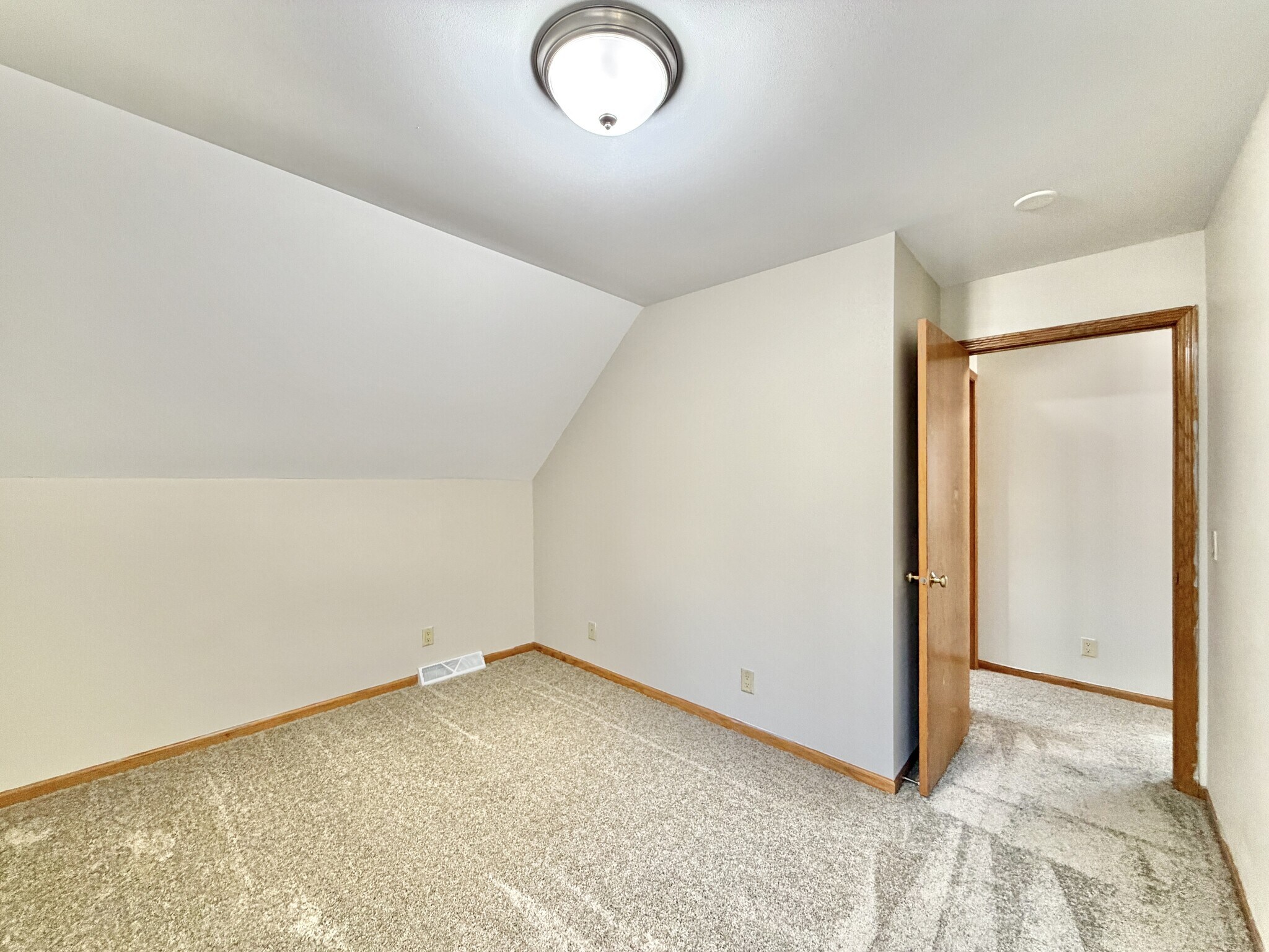 Building Photo - 17 Elliott St