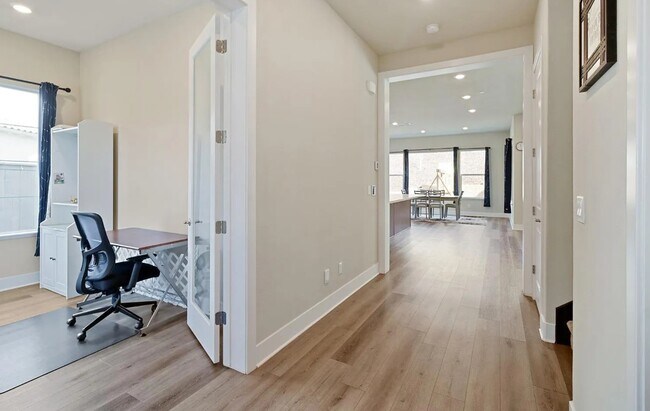 Building Photo - 14917 View Ter Ct