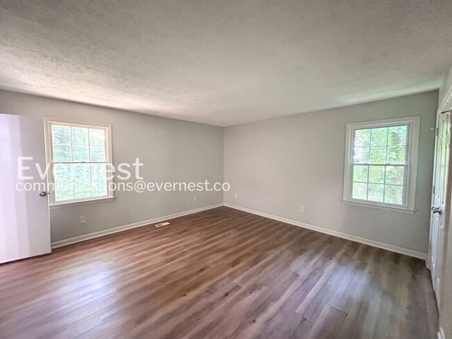 Building Photo - 3Bed/2Bath/Available Now!