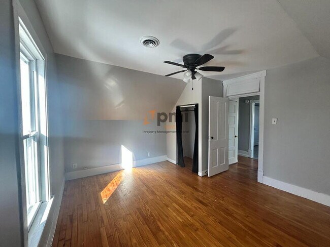 Building Photo - 6 Willow St