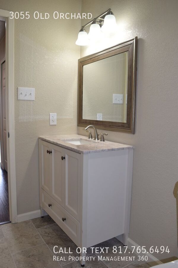 Building Photo - 3055 Old Orchard Ln