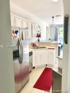 Building Photo - 1000 Pipers Cay Dr