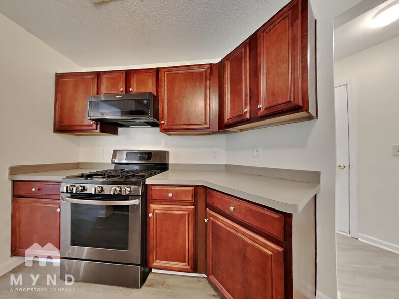 Building Photo - 6099 Trotters Cir