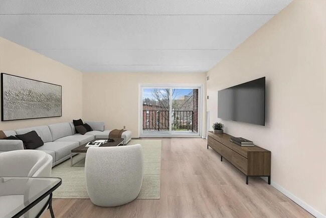 Building Photo - LOVELY ONE BEDROOM