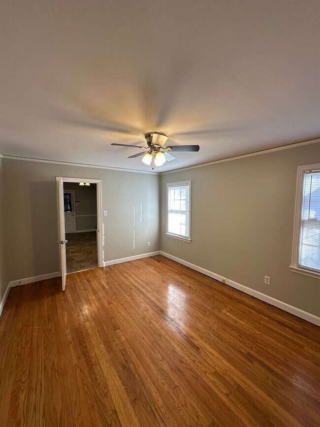 Building Photo - 4197 Woodcrest Dr