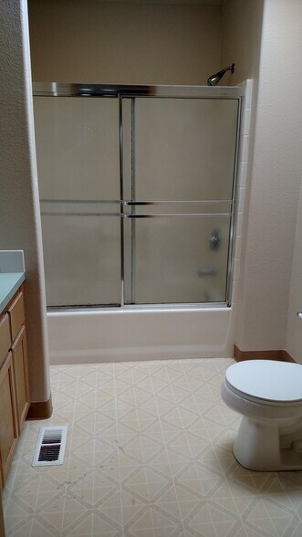 Bathroom 1 - 4747 SW 1st Avenue