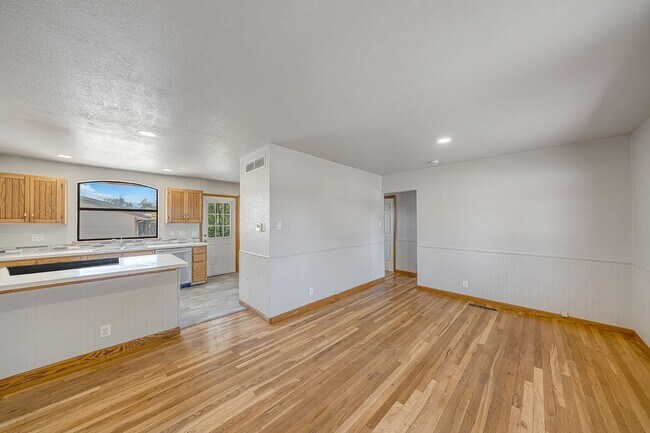 Building Photo - 1350 N 17th St