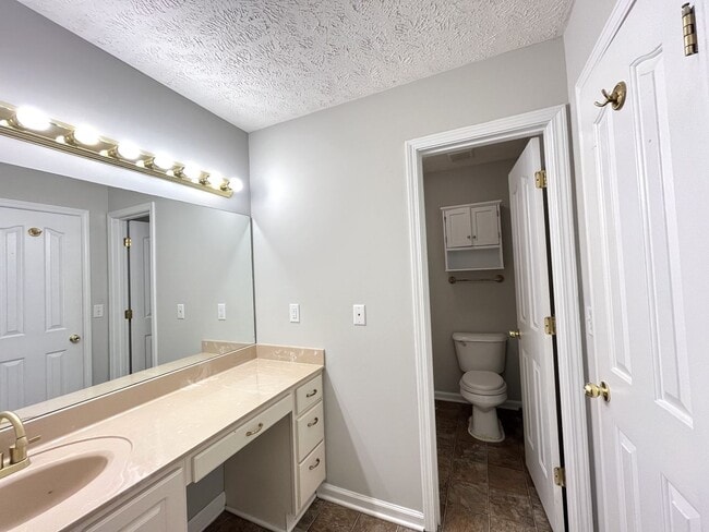 Building Photo - Flexible 4-Bed Home on Corner Lot in Everg...