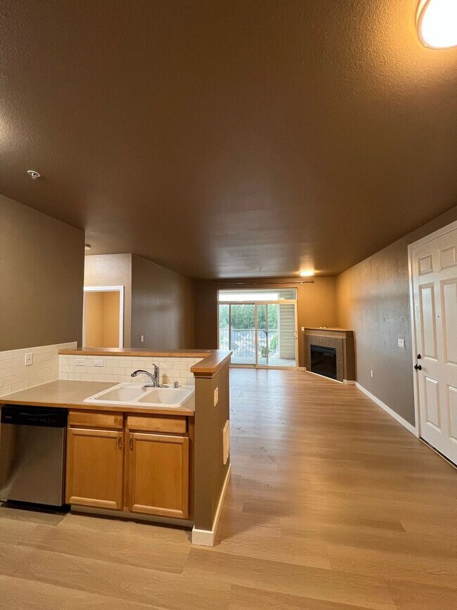 Building Photo - Beautiful Waterford Crossing 2 bedroom Condo