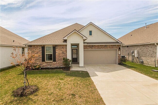 Primary Photo - 717 W Lakeshore Landing Dr