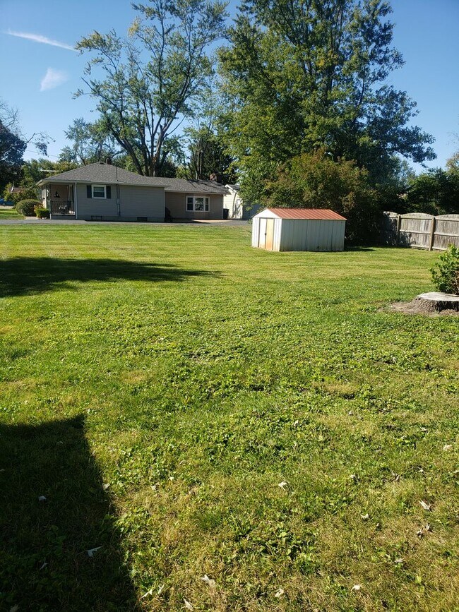 Building Photo - 3 BR House in Waynedale