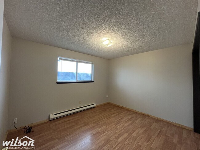 Building Photo - 35 W Viola Ave