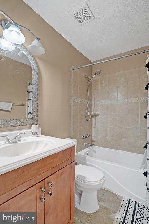 Building Photo - 6389 Fenestra Ct