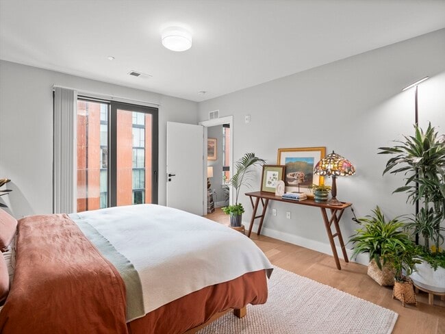 Building Photo - 9 Central St