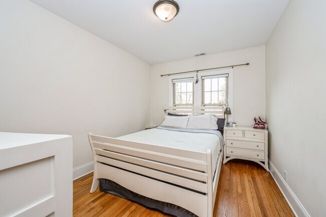 Building Photo - 3248 N Linder Ave