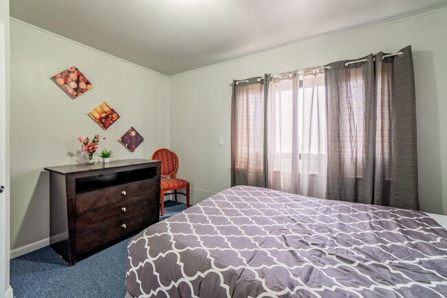 Building Photo - 18732 Dix Toledo Rd