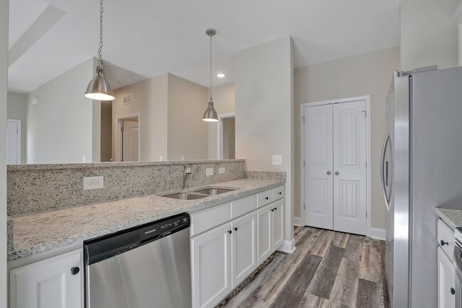 Building Photo - Beautiful  3 bed 2 bath Home in Hampstead