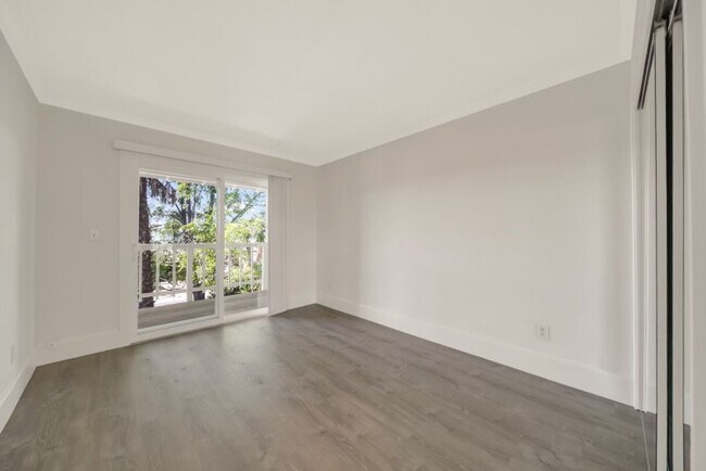 Building Photo - Wonderful Home with a Boat Slip and a Comm...
