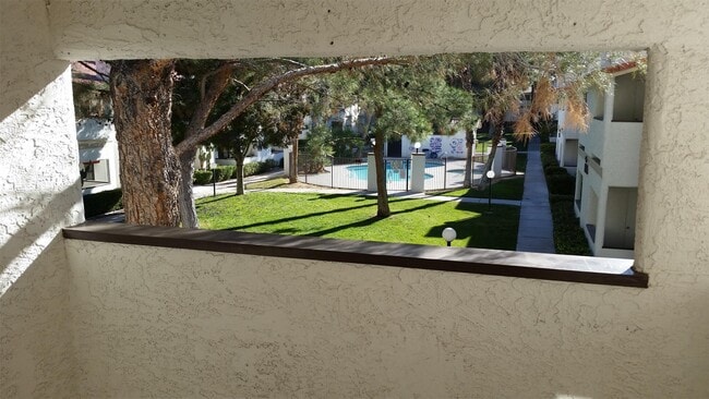 Building Photo - 6627 W Tropicana Ave