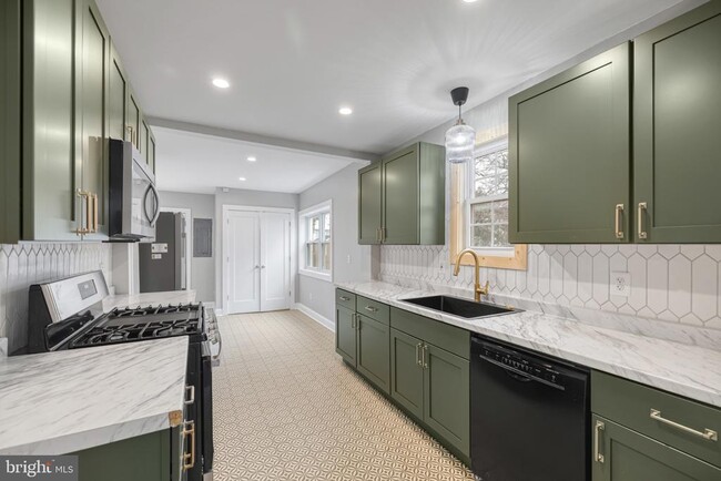 Building Photo - 5123 Crittenden St