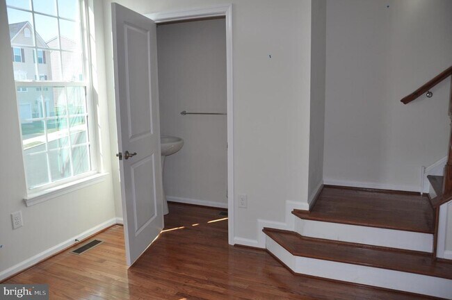 Building Photo - 905 Susan Cir
