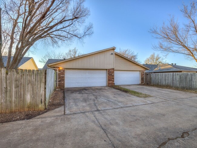 Building Photo - Charming 2 bed 2 bath duplex in Norman