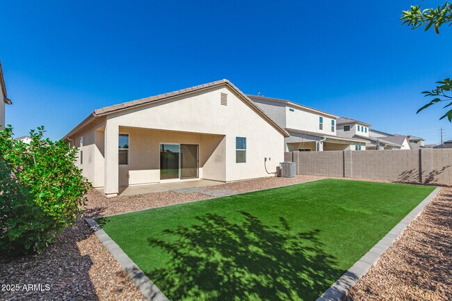 Building Photo - 1357 E Chillingham Rd