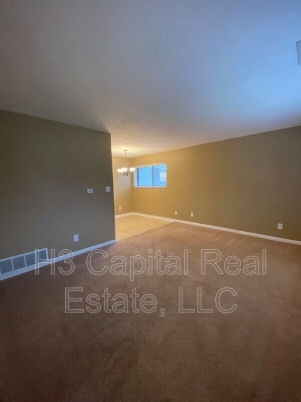 Building Photo - 31 Rosehaven Dr