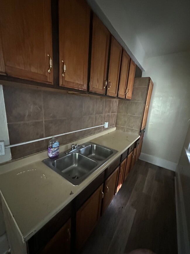 Building Photo - Three bedroom single family home on Clevel...