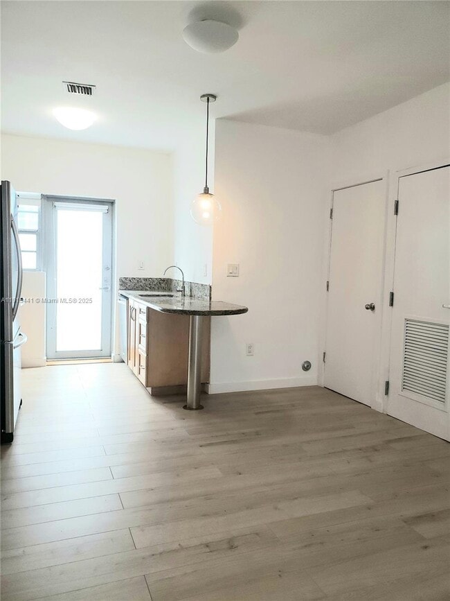 Building Photo - 1521 Euclid Ave