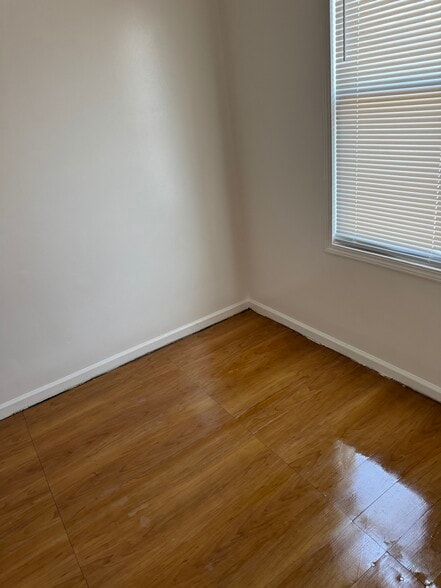 Building Photo - 2352 Poland St