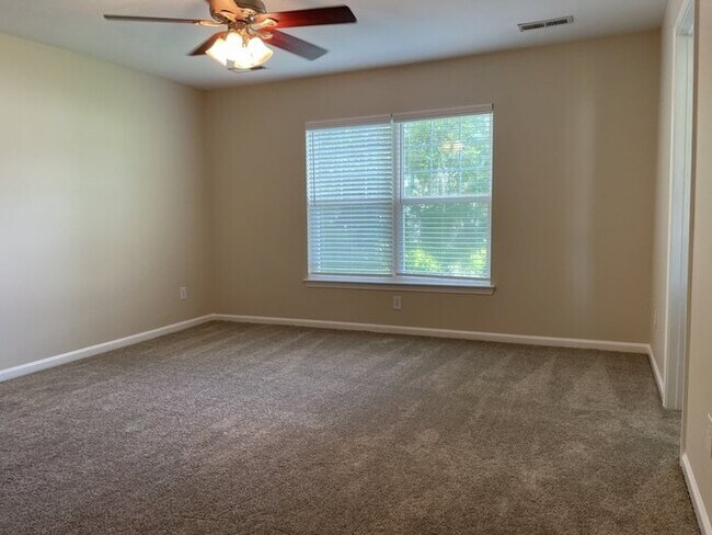Building Photo - 130 Grand Oaks Dr