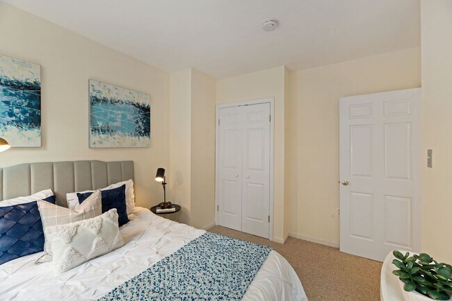 Building Photo - Kalorama Two Bedroom Duplex on Quiet Street! Private Patio/Decorative Fireplace & More!