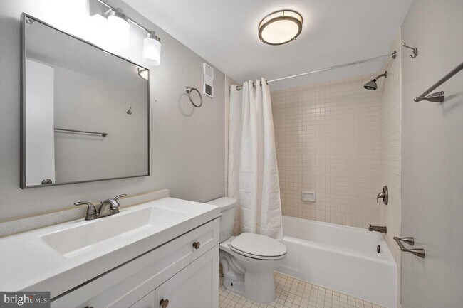 Building Photo - 3709 S George Mason Dr