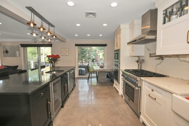 Building Photo - 357 Tom Hunter Rd