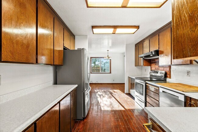 Building Photo - Cozy 2BR/2BA Duplex | Fireplace, Patio