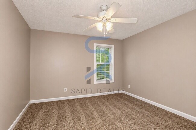 Building Photo - Peaceful Community Charm – 3BR Townhome in Avery Park