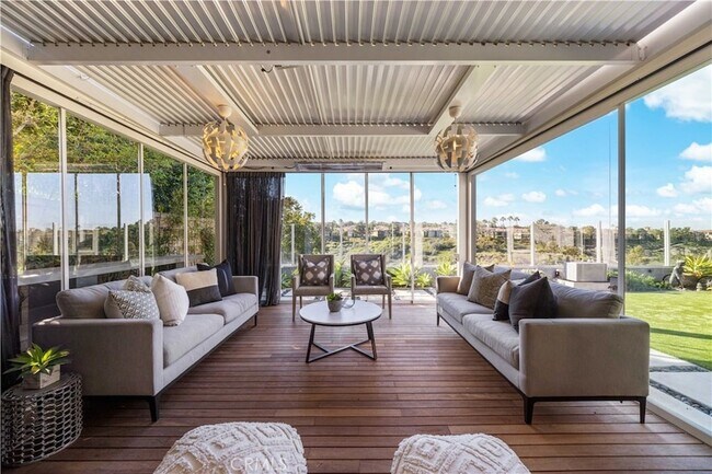 Building Photo - 58 Victoria