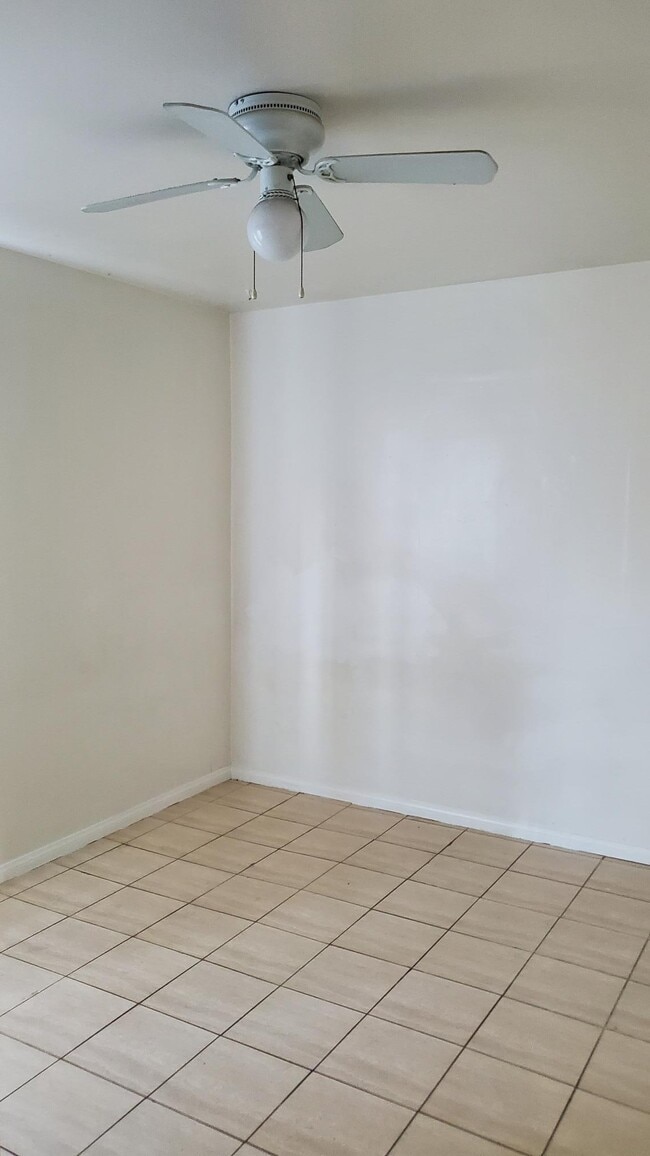 Building Photo - 18436 Roslin Ave