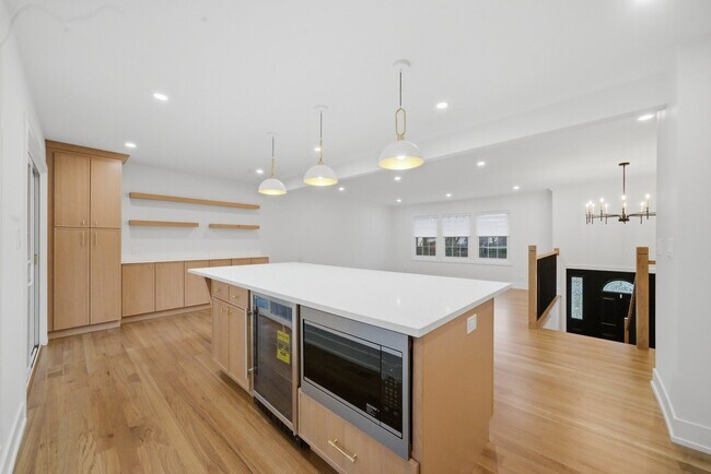 Building Photo - 2S245 Mayfield Ln