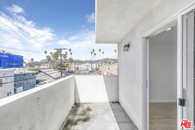 Building Photo - 1409 N Hobart Blvd