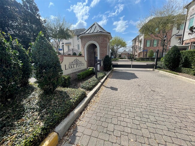 Building Photo - 15622 Broad St