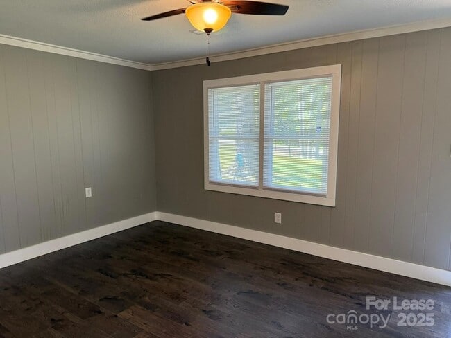 Building Photo - 5597 Wrenn Dr