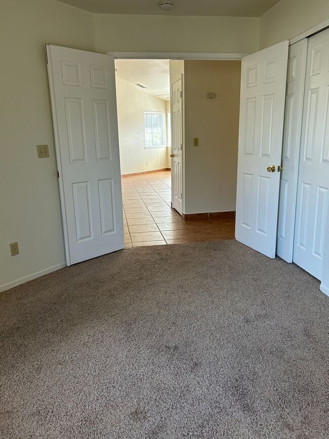 Building Photo - Beautiful 3 bedroom Home